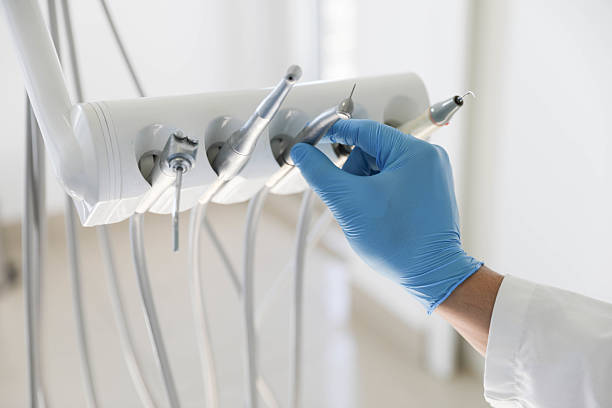 Professional Emergency Dentist technician working in Summerside, OH